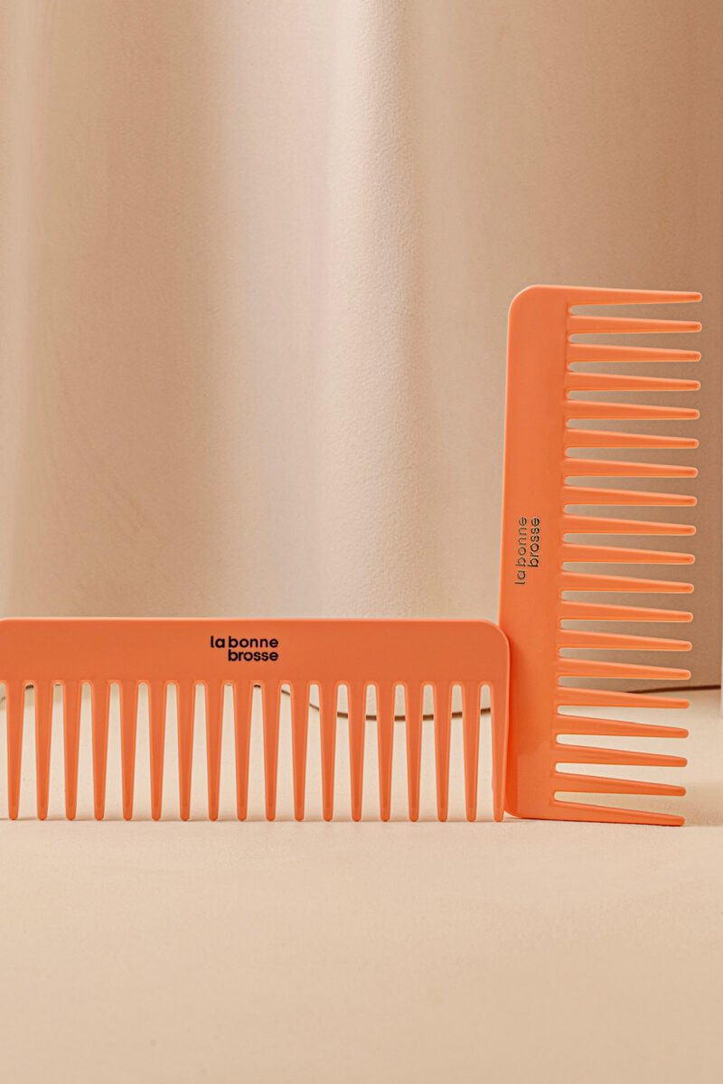 Le Peigne Large Démêlant en Acétate Corail