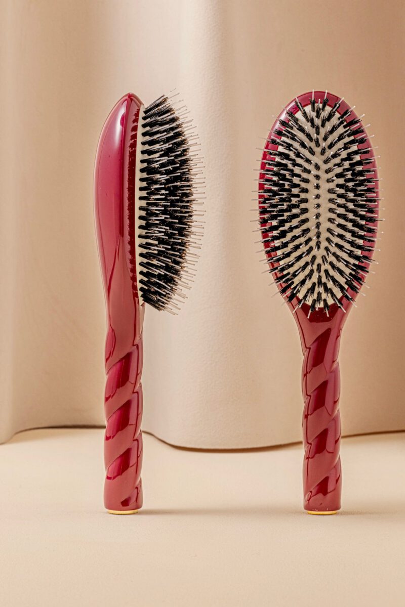 N.02 La Brosse Démêlante & Soin l'Indispensable Rouge Cerise