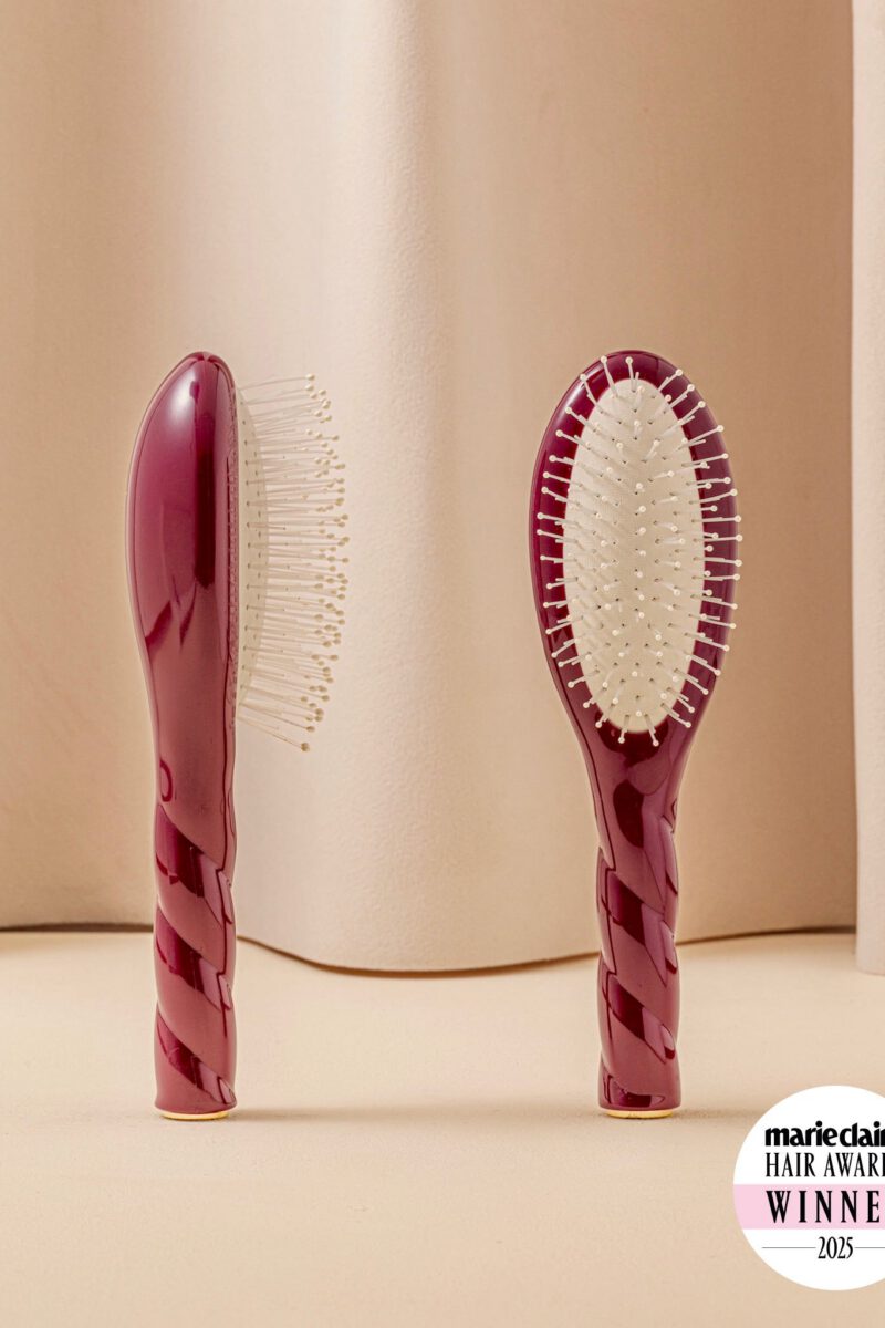 N.04 La Petite Brosse Démêlante & Massante La Miracle Rouge Cerise