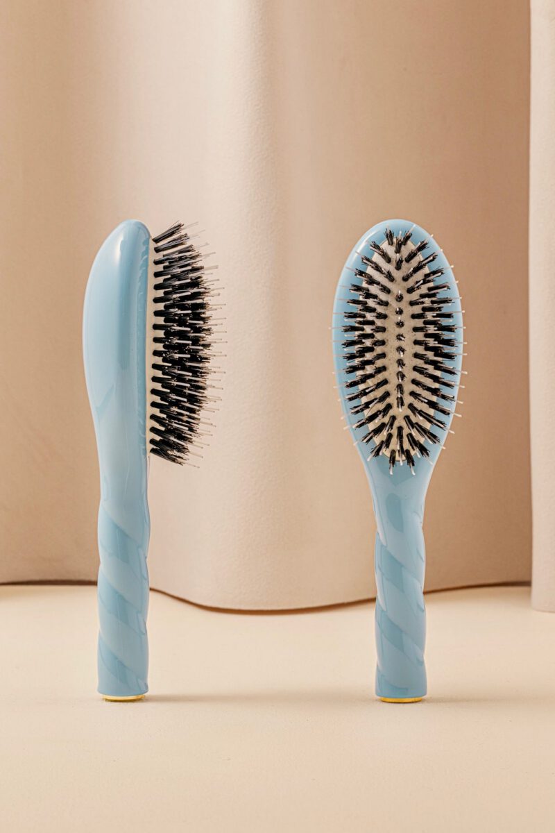 N.02 La Petite Brosse Démêlante & Soin l'Indispensable Bleu Ciel