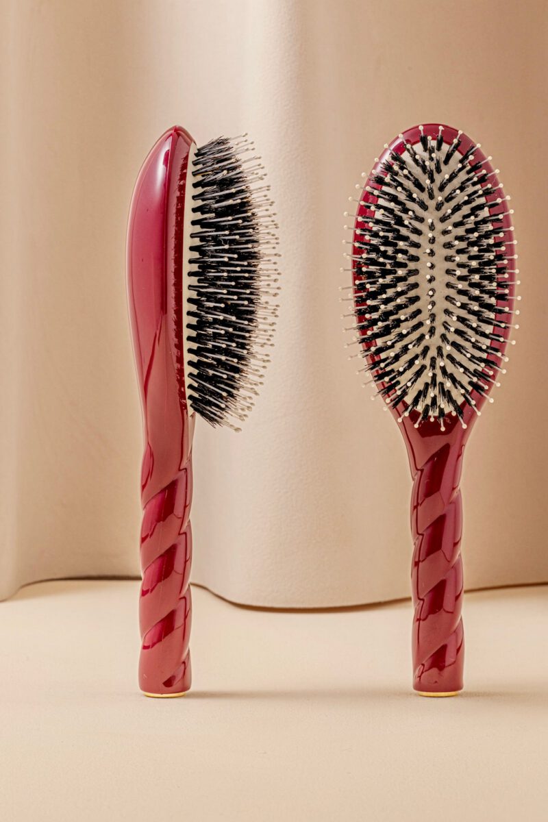 N.03 La Brosse Cuir Chevelu Sensible l'Indispensable Douceur Rouge Cerise