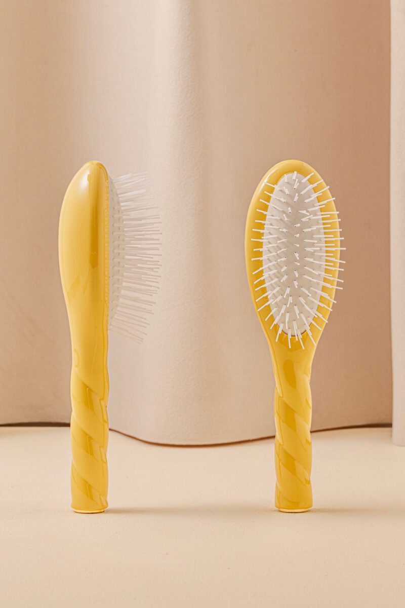 N.07 La Petite Brosse Démêlante & Stimulante l'Intense Jaune Safran