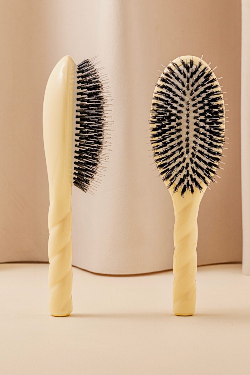 N.02 La Brosse Démêlante & Soin l'Indispensable Ivoire Cair