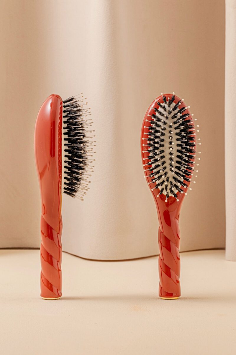 N.03 La Petite Brosse Cuir Chevelu Sensible l'Indispensable Douceur Terre Battue