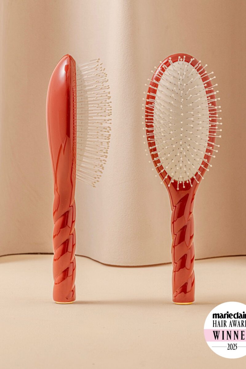 N.04 La Brosse Démêlante & Massante La Miracle Terre Battue