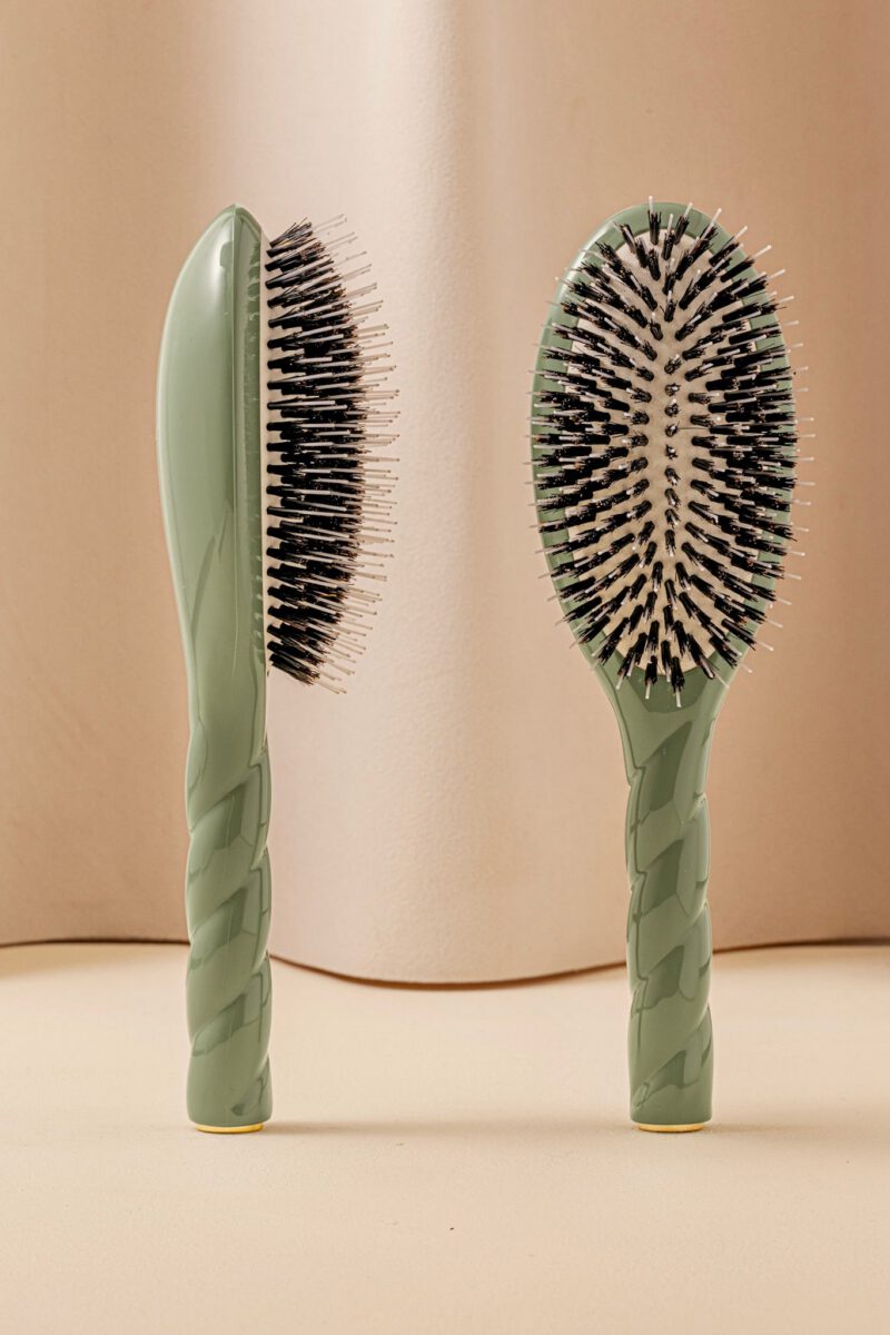 N.02 La Brosse Démêlante & Soin l'Indispensable Vert Amande