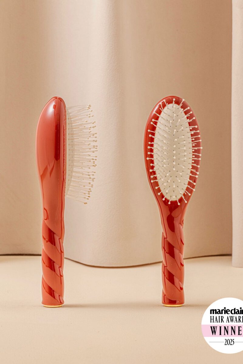 N.04 La Petite Brosse Démêlante & Massante La Miracle Terre Battue