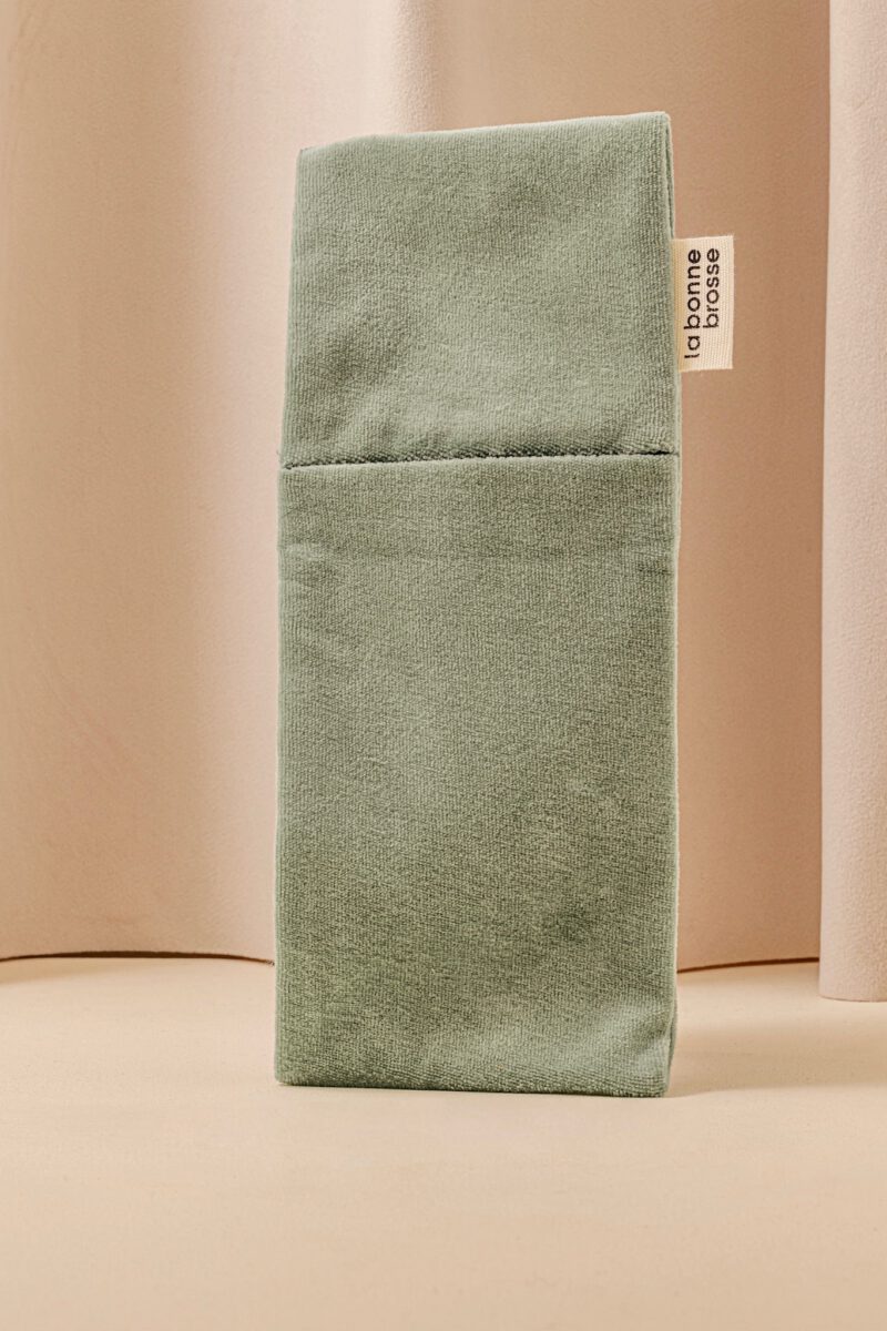 La Pochette "Grande Brosse" Vert Amande