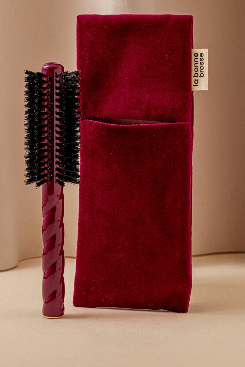 La Pochette "Brosse Ronde" Rouge Cerise