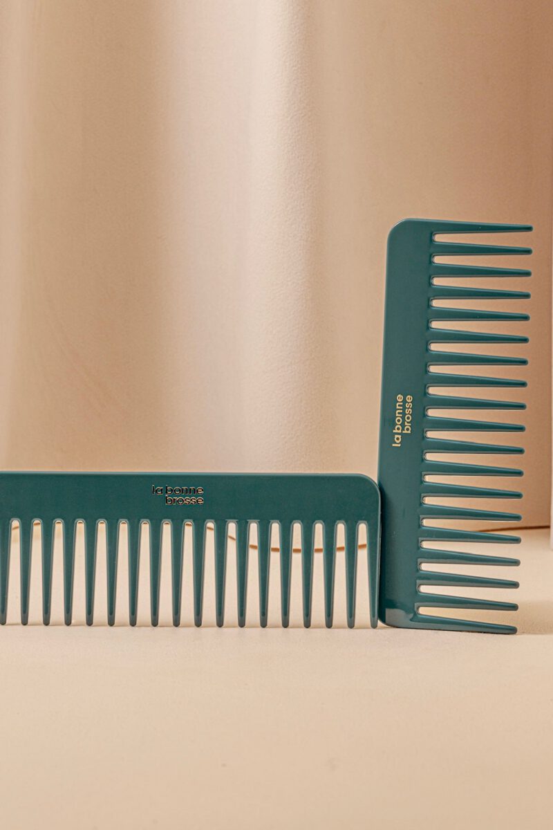 Le Peigne Large Démêlant en Acétate Bleu Encre