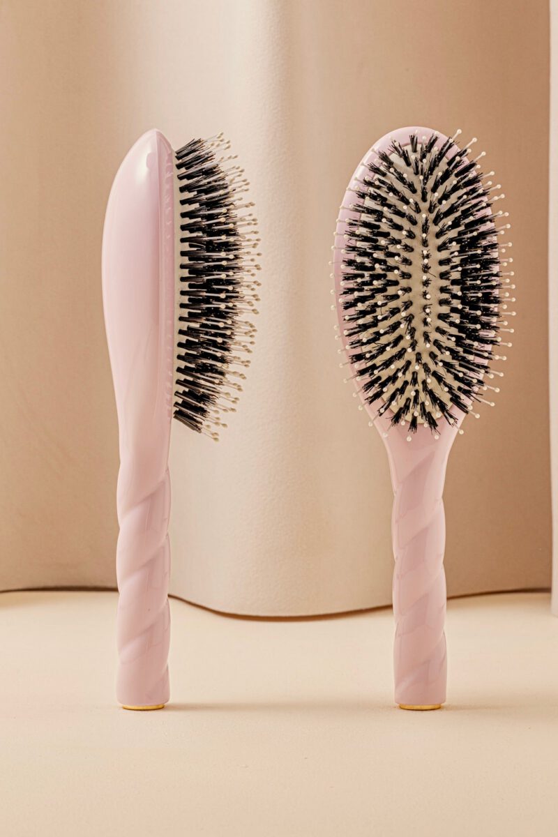 N.03 La Brosse Cuir Chevelu Sensible l'Indispensable Douceur Rose Lilas