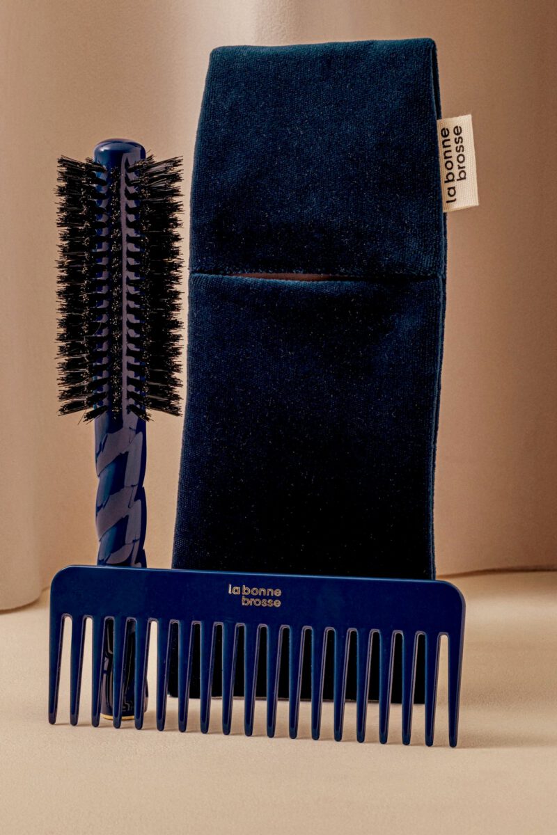La Pochette "Brosse Ronde" Bleu Myrtille