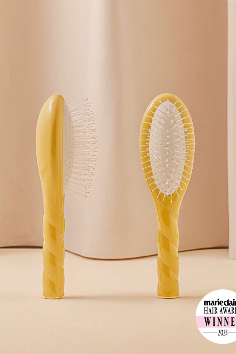 N.04 La Petite Brosse Démêlante & Massante La Miracle Jaune Safran