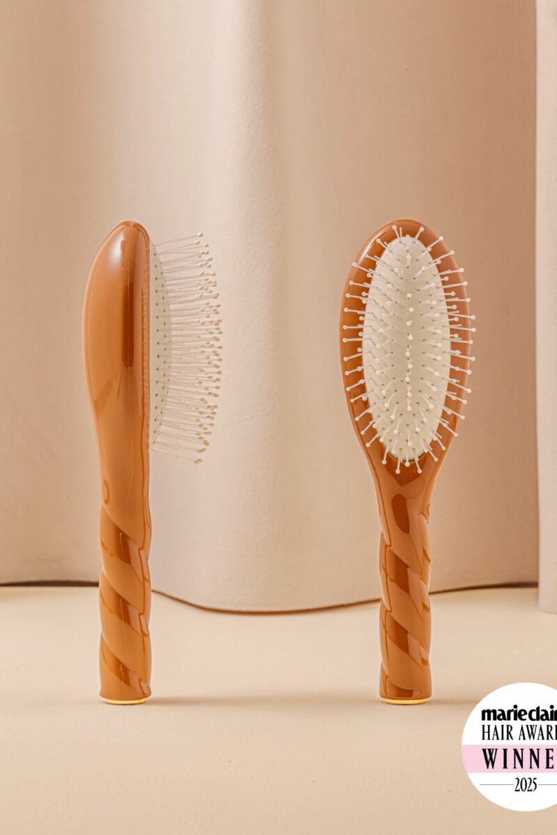 N.04 La Petite Brosse Démêlante & Massante La Miracle Terracotta