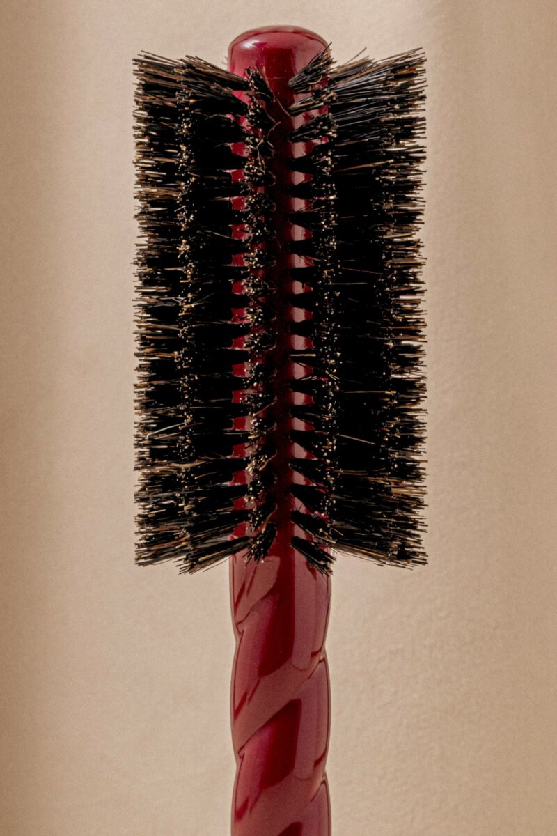 N.08 La Brosse Ronde Brushing Longueur & Mouvement Rouge Cerise