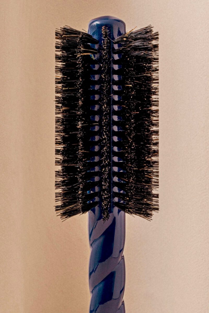 N.08 La Brosse Ronde Brushing Longueur & Mouvement Bleu Myrtille