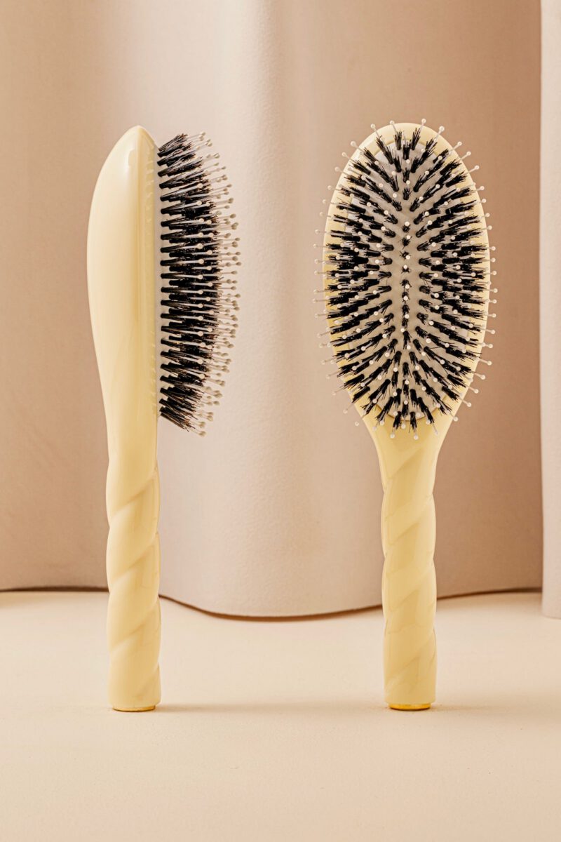 N.03 La Brosse Cuir Chevelu Sensible l'Indispensable Douceur Ivoire Cair