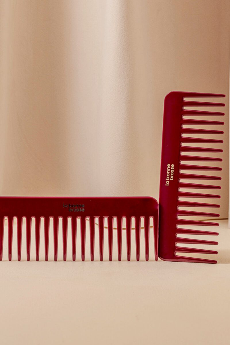 Le Peigne Large Démêlant en Acétate Rouge Cerise