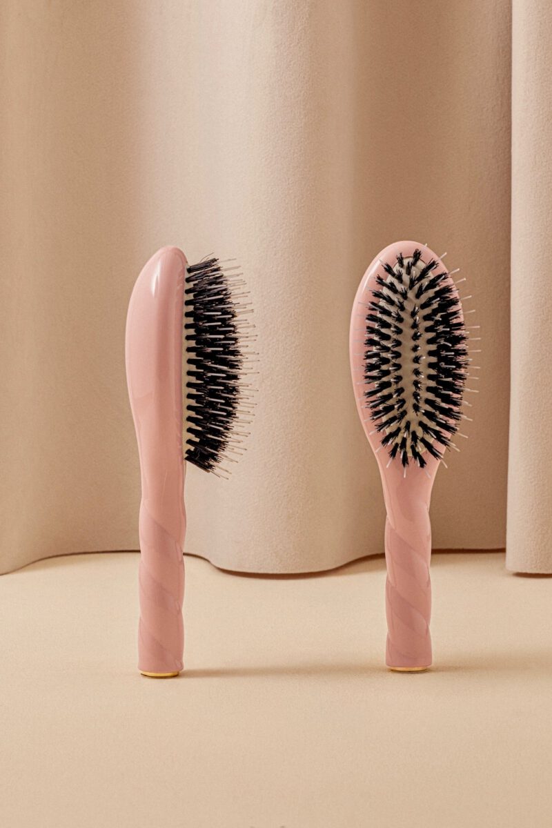 N.02 La Petite Brosse Démêlante & Soin l'Indispensable Rose Poudré